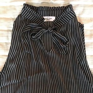 Carly Jean - Sleeveless Blouse - New Never Worn